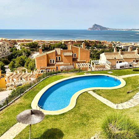 فيلا Charming Townhouse With Sea Views & Pool In Altea كاليبي المظهر الخارجي الصورة