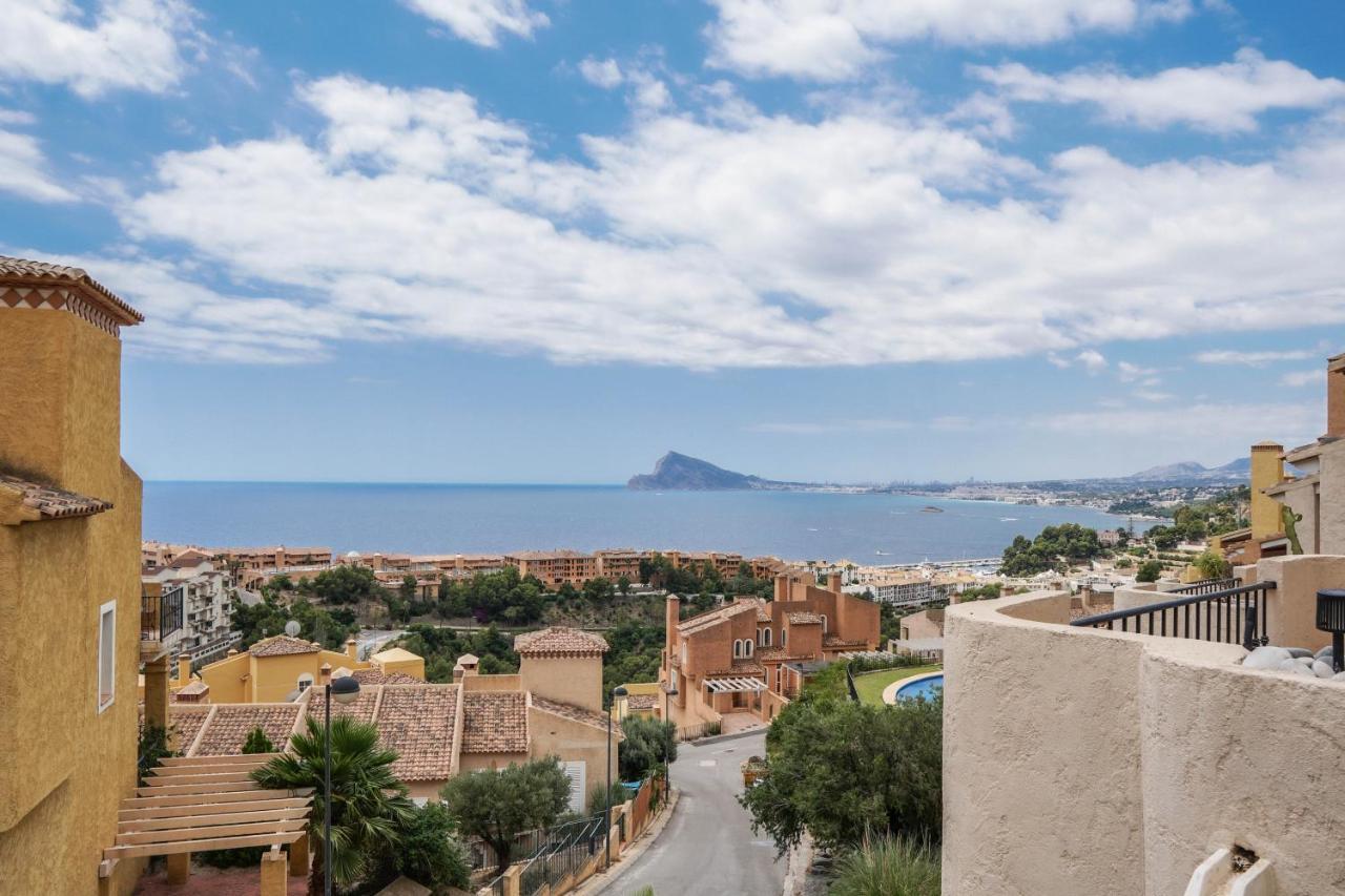 فيلا Charming Townhouse With Sea Views & Pool In Altea كاليبي المظهر الخارجي الصورة