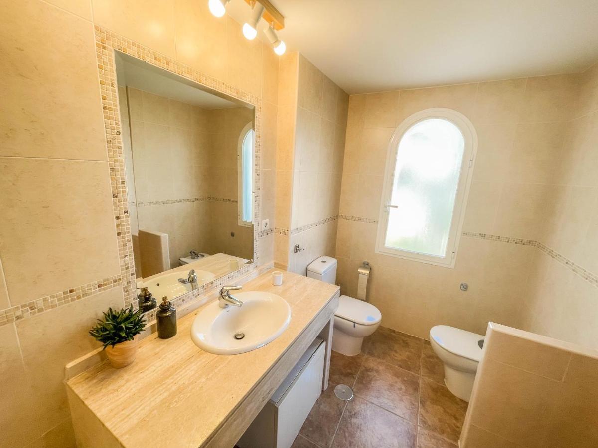 فيلا Charming Townhouse With Sea Views & Pool In Altea كاليبي المظهر الخارجي الصورة